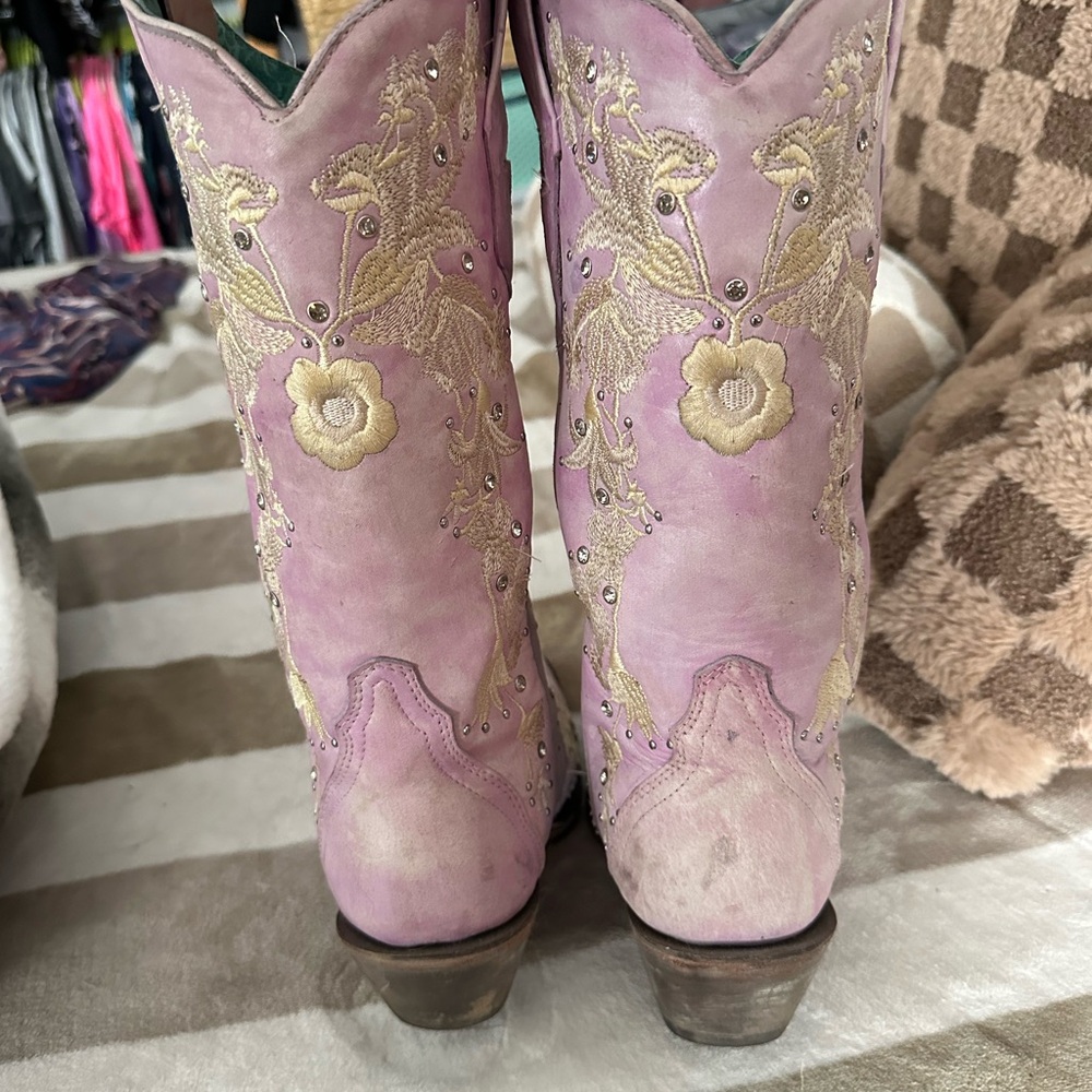 Corral Lavender Embroidered Snipped Toe Cowboy Boots - Picture 4 of 6